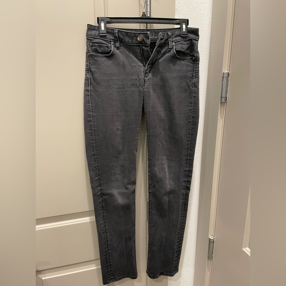 LOFT Curvy Straight Jeans in Vintage Black Faded Wash (Size: 26)